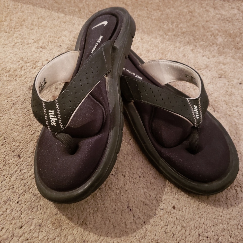 Black Nike Memory Foam Flip Flops